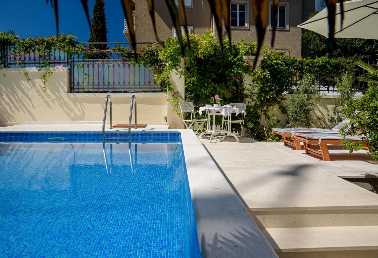 Palace Schoen Milesi - Esense Of Prestige - Private Pool - Free Parking - Old Money Style Luxury Rooms - Walking Distance To The Old Town, The Beach And All Amenities - Buralux Properties Сплит Экстерьер фото