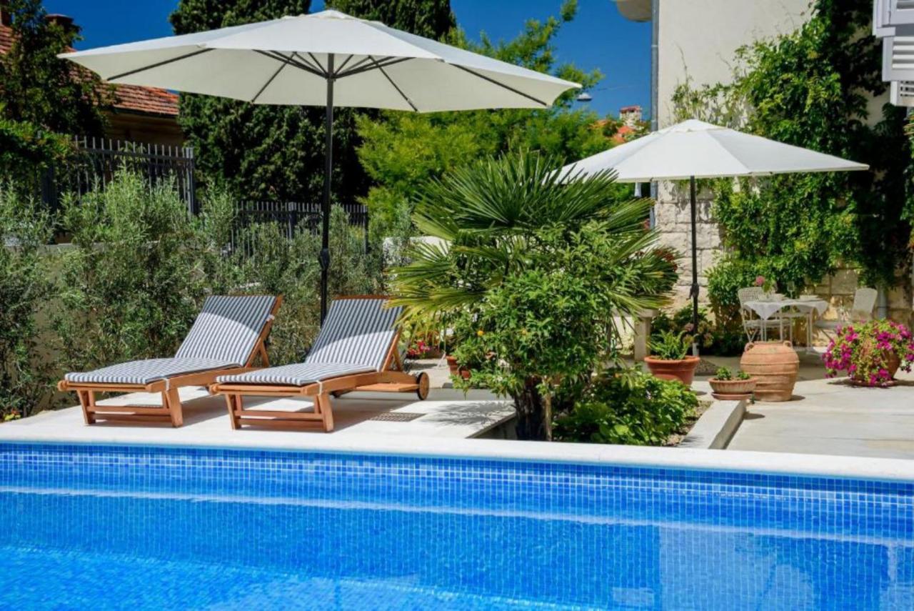 Palace Schoen Milesi - Esense Of Prestige - Private Pool - Free Parking - Old Money Style Luxury Rooms - Walking Distance To The Old Town, The Beach And All Amenities - Buralux Properties Сплит Экстерьер фото