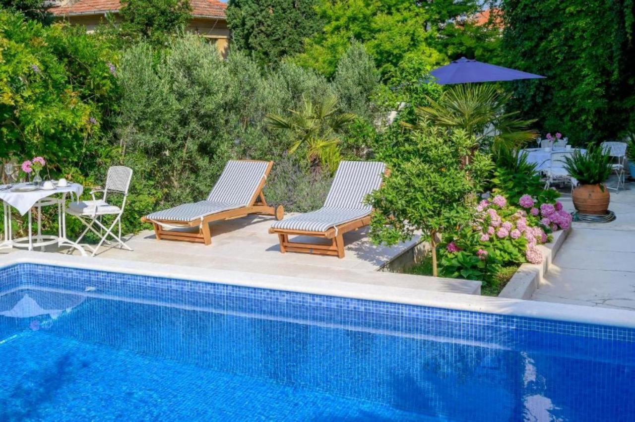 Palace Schoen Milesi - Esense Of Prestige - Private Pool - Free Parking - Old Money Style Luxury Rooms - Walking Distance To The Old Town, The Beach And All Amenities - Buralux Properties Сплит Экстерьер фото